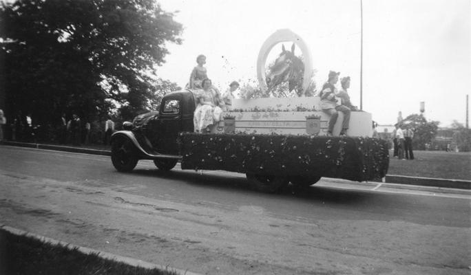 Alpha Xi Delta sorority Bluegrass truck float, page 32, 1939 