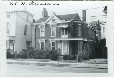 315 North Broadway, right side view. Built by John Holmes for Josiah Ennis about 1838