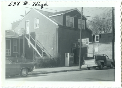 538 West High street, left side view. Built for Leavin Young after 1815. Deeded to Leavin P. Young II in 1856