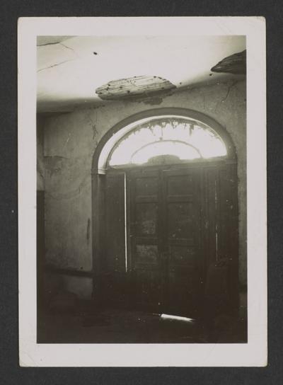 Front hall door at the Jackoniah Singleton House, Lexington-Harrodsburg Pike, Jessamine County, Kentucky