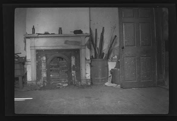 Front left room at the Jackoniah Singleton House, Lexington-Harrodsburg Pike, Jessamine County, Kentucky