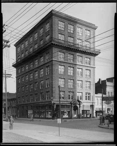 McClelland Building, 163 West Short; exterior; Wallace's                             Restaurant (124 North Upper); Curry's Pharmacy (Drug Store) (167                             West Short); photographs requested by Central Exchange Bank