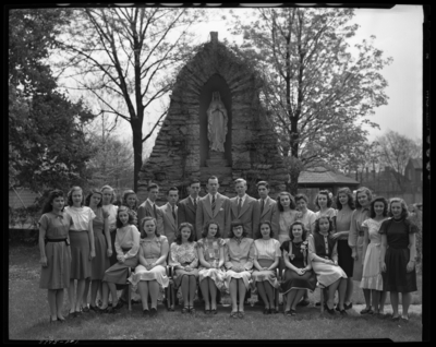 St. Catherine's Academy (Sisters of Charity of Nazareth),                             240 North Limestone; group