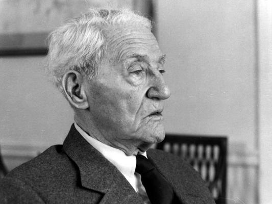 An image of John Sherman Cooper sitting for a clay bust study by John Tuska in Cooper's Washington D.C. apartment